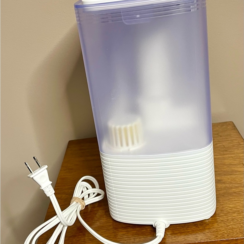 Levoit White Humidifier - Picture 4 of 15